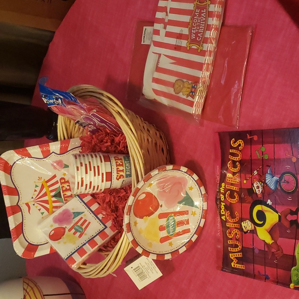 NWT Circus theme party basket